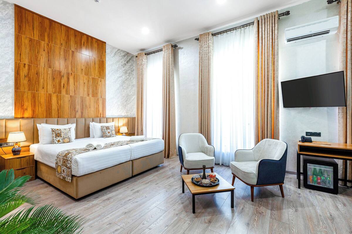 Deluxe Double Room | Premium bedding, minibar, in-room safe, desk