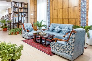 Coin salon dans le hall