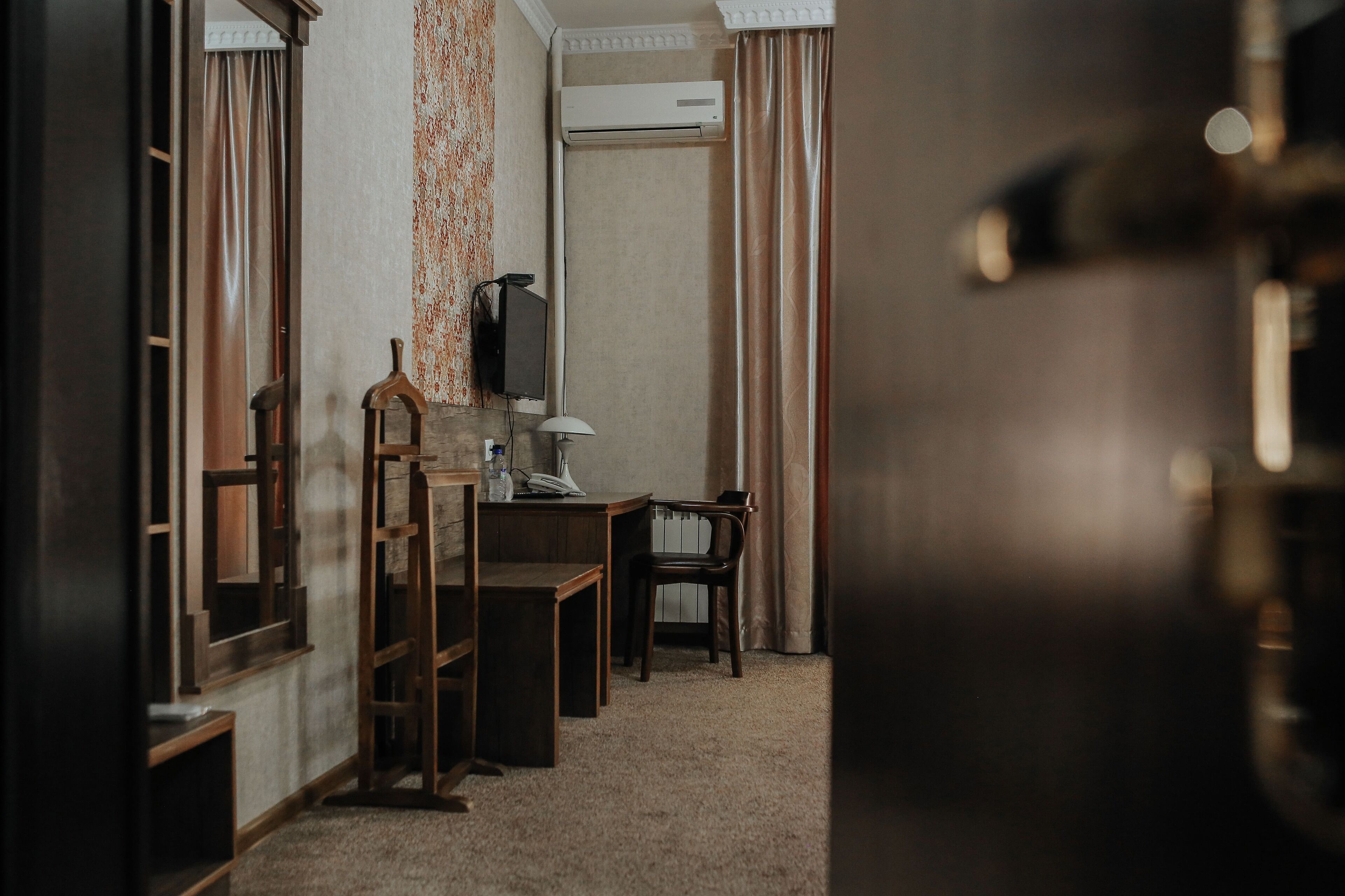 Standard-Zweibettzimmer | Hochwertige Bettwaren, Zimmersafe, Schreibtisch, schallisolierte Zimmer