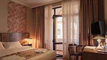 Standard Double Room, 1 Double Bed | Premium bedding, in-room safe, desk, soundproofing