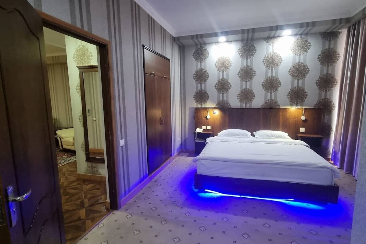 Premium bedding, in-room safe, desk, soundproofing