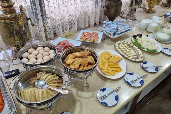 Free daily buffet breakfast