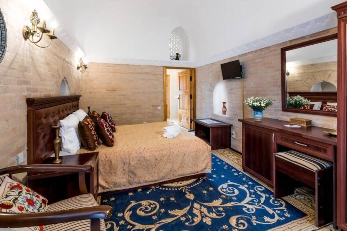 Cots/infant beds, rollaway beds, WiFi