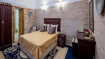 Cribs/infant beds, rollaway beds, WiFi