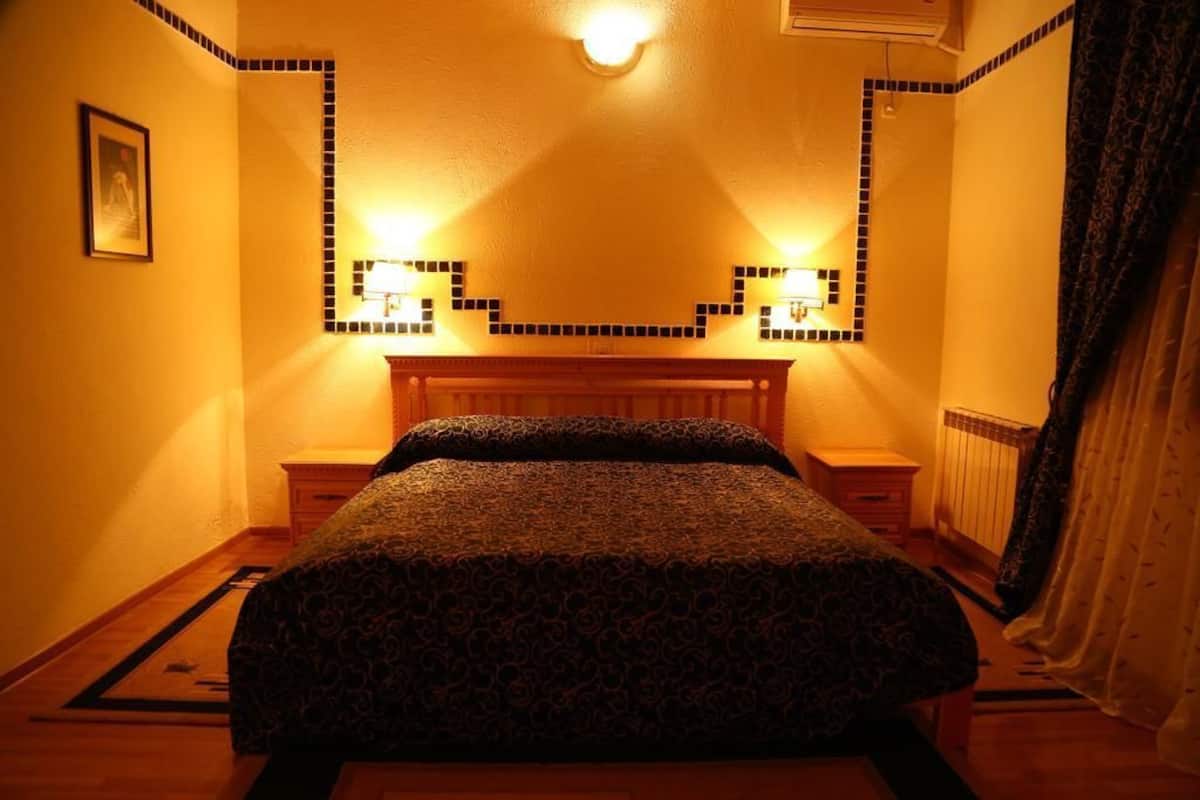 Standard Twin Room | In-room safe, desk, soundproofing, rollaway beds