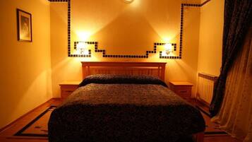 Standard Twin Room | In-room safe, desk, soundproofing, rollaway beds