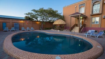 Piscine extérieure (ouverte en saison)