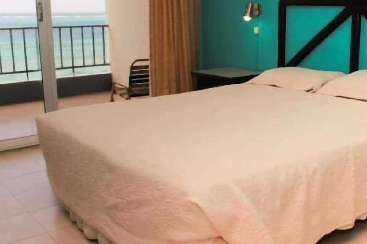 In-room safe, iron/ironing board, bed sheets