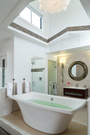 Luxury Bay Front | Bathroom | Combined shower/tub, rainfall showerhead, designer toiletries