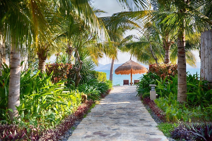 villa Oceanfront Nha Trang khác gì resort Nha Trang