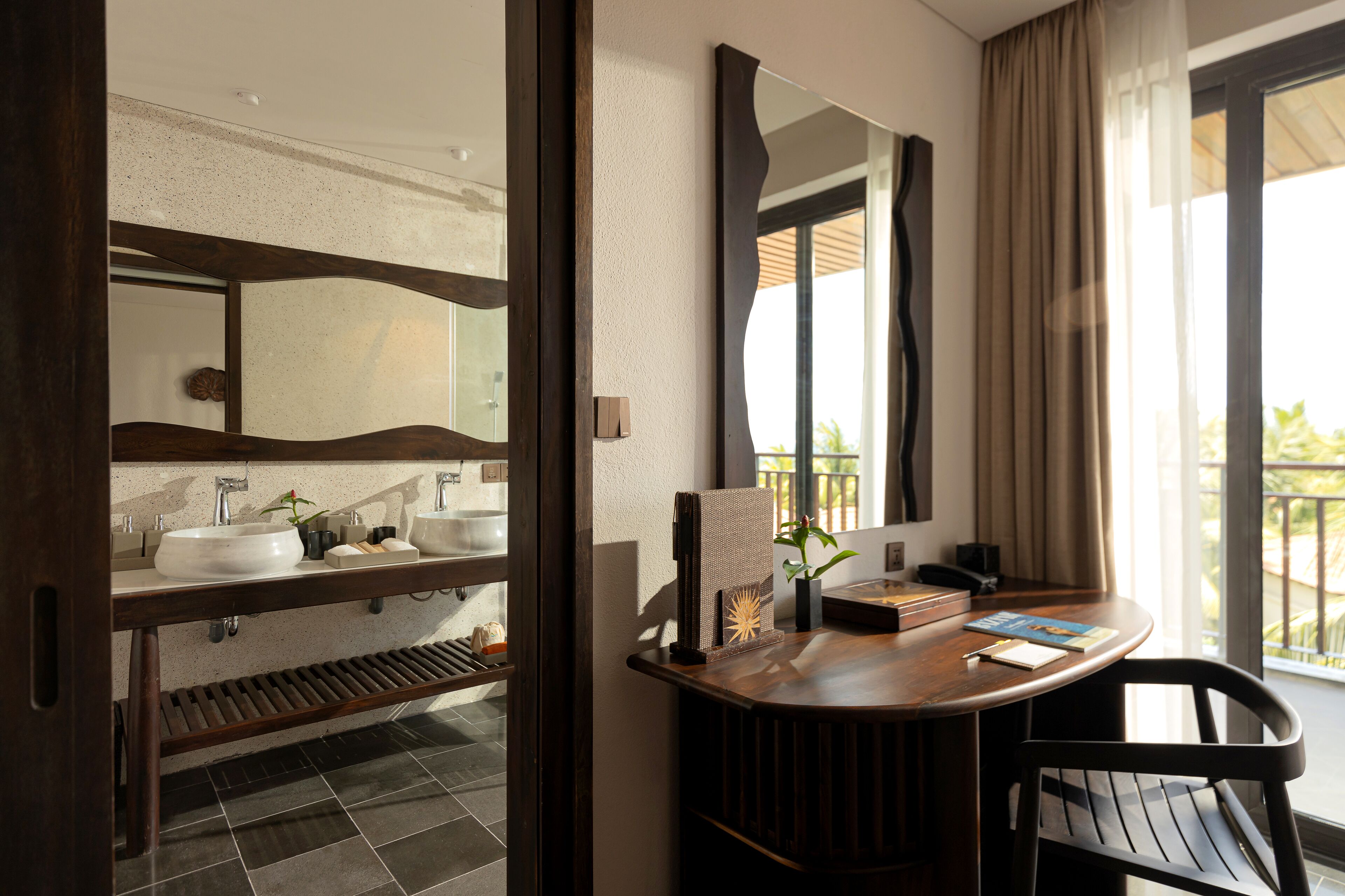 1 bedroom, premium bedding, down duvets, free minibar items