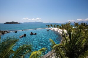 3 outdoor pools, pool umbrellas, pool loungers - Amiana Resort Nha Trang (Nha Trang)