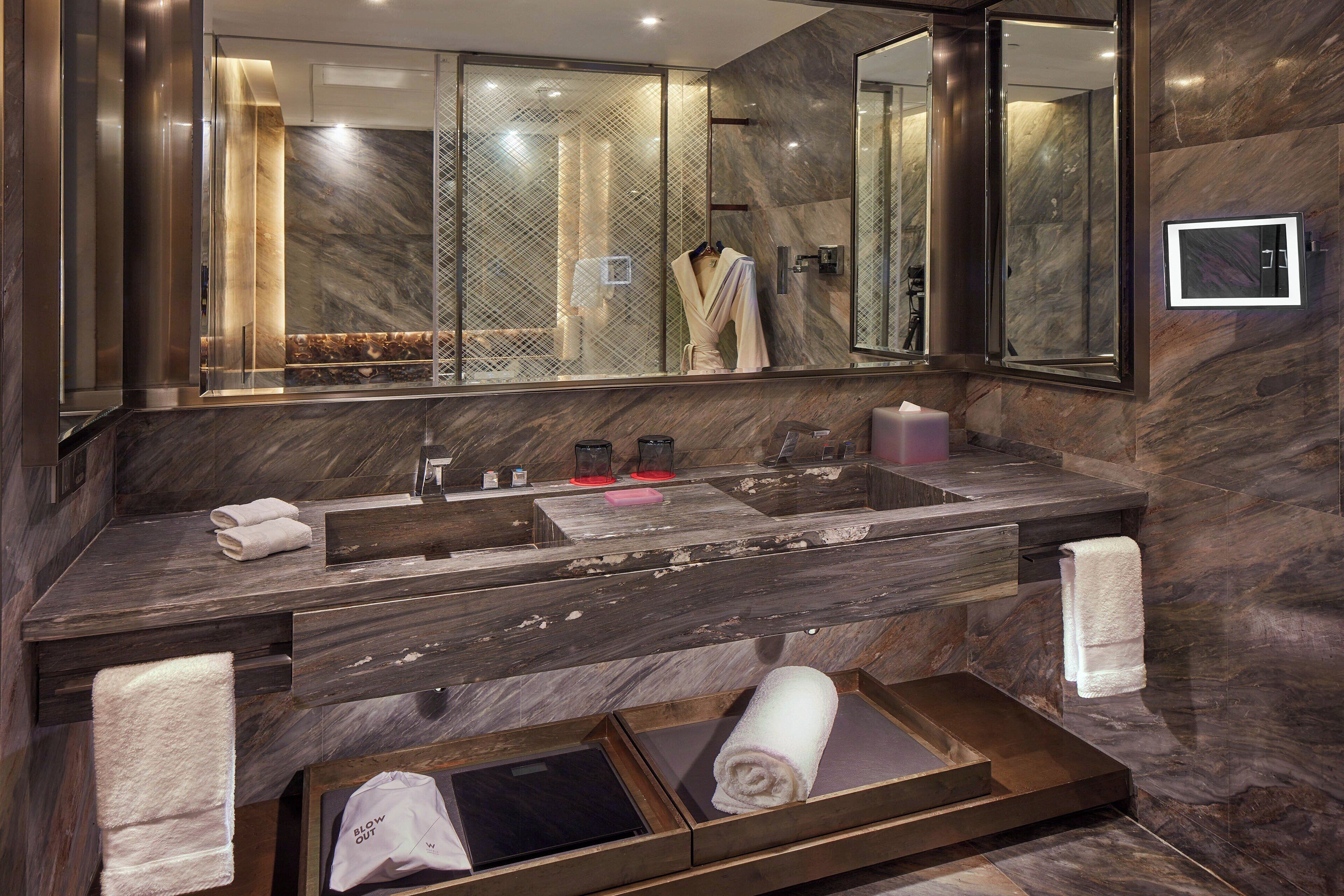 design room, 1 king bed, city view | bathroom | separate bathtub and shower, deep-soaking bathtub, rainfall showerhead