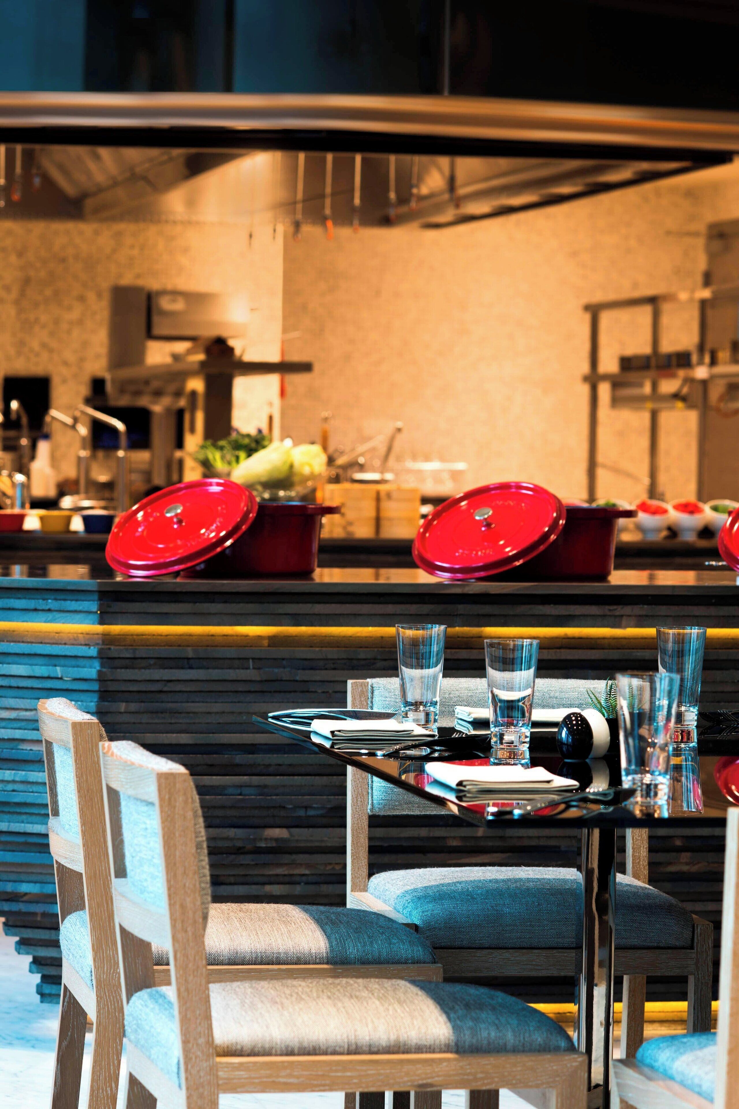 Daily buffet breakfast (CNY 262 per person)