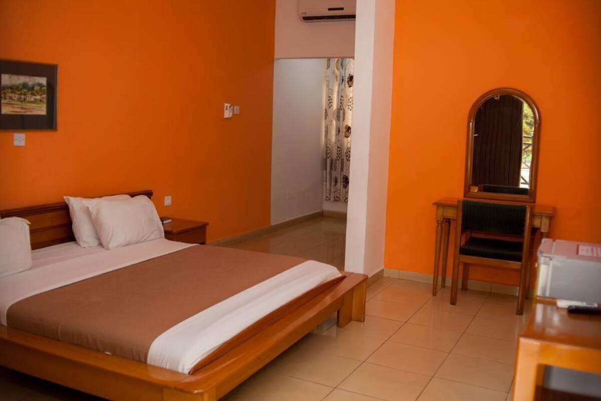 Suite | Minibar, blackout drapes, free cribs/infant beds, free WiFi