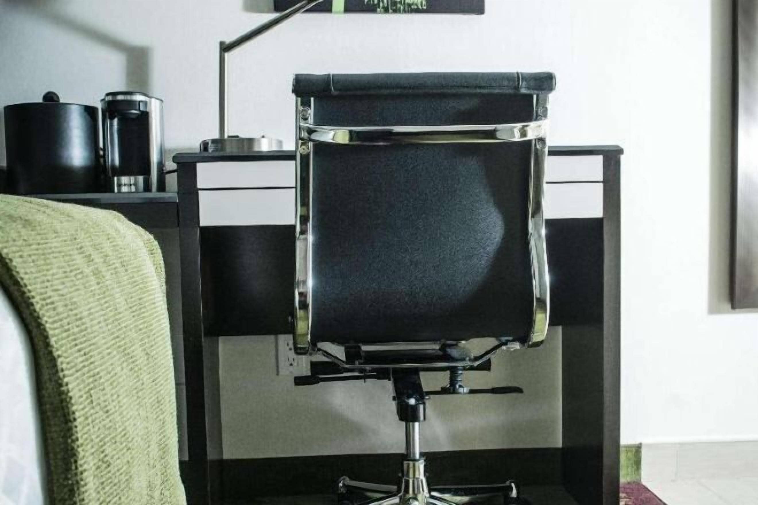 高級寢具、客房內保險箱、書桌、遮光布/窗簾