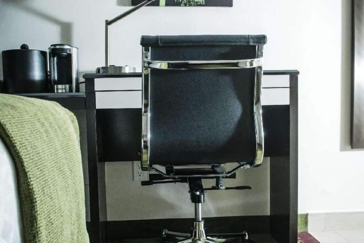 Premium bedding, in-room safe, desk, blackout curtains