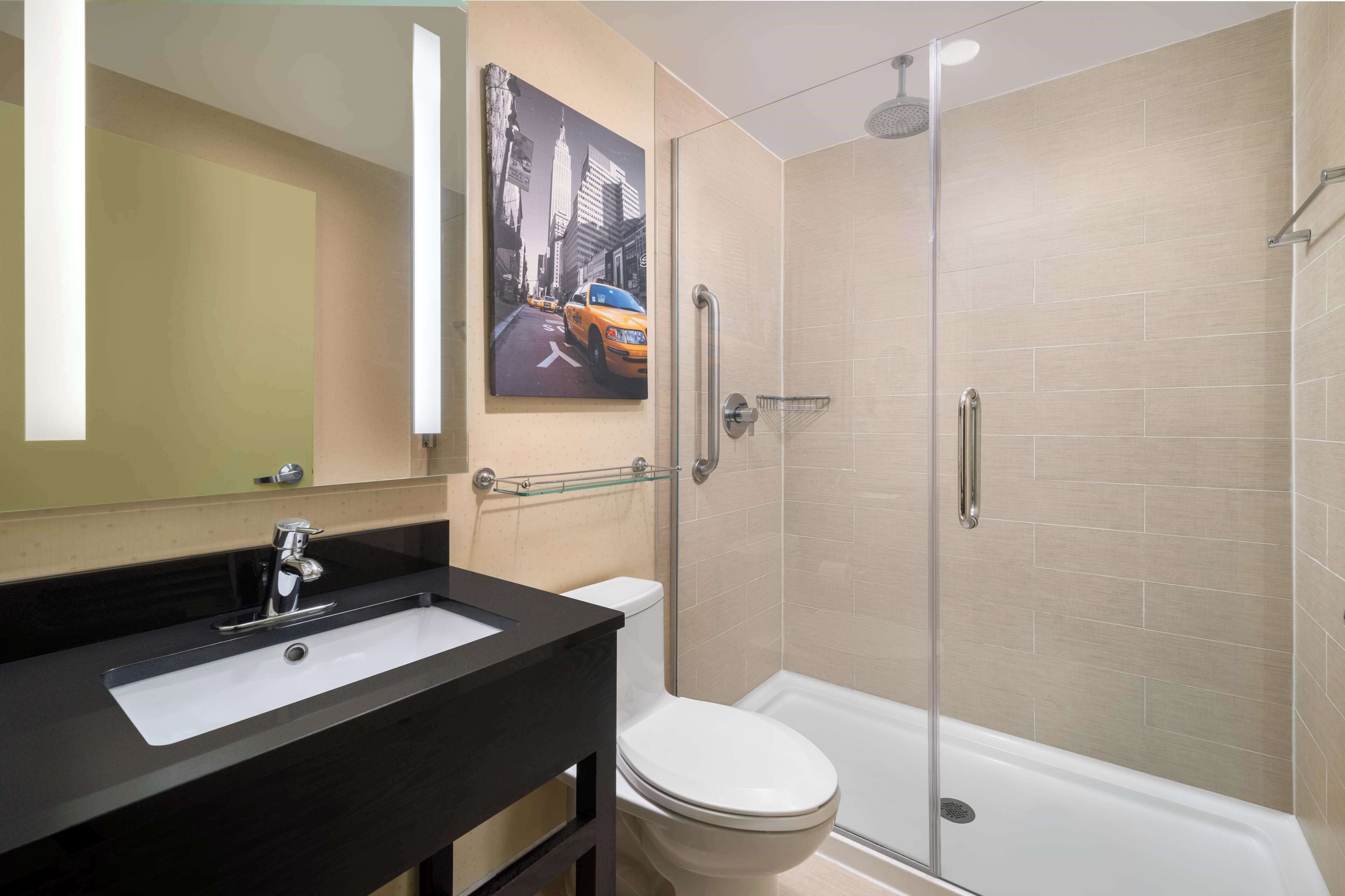 executive room, 1 king bed, non smoking | bathroom | shower, free toiletries, hair dryer, towels