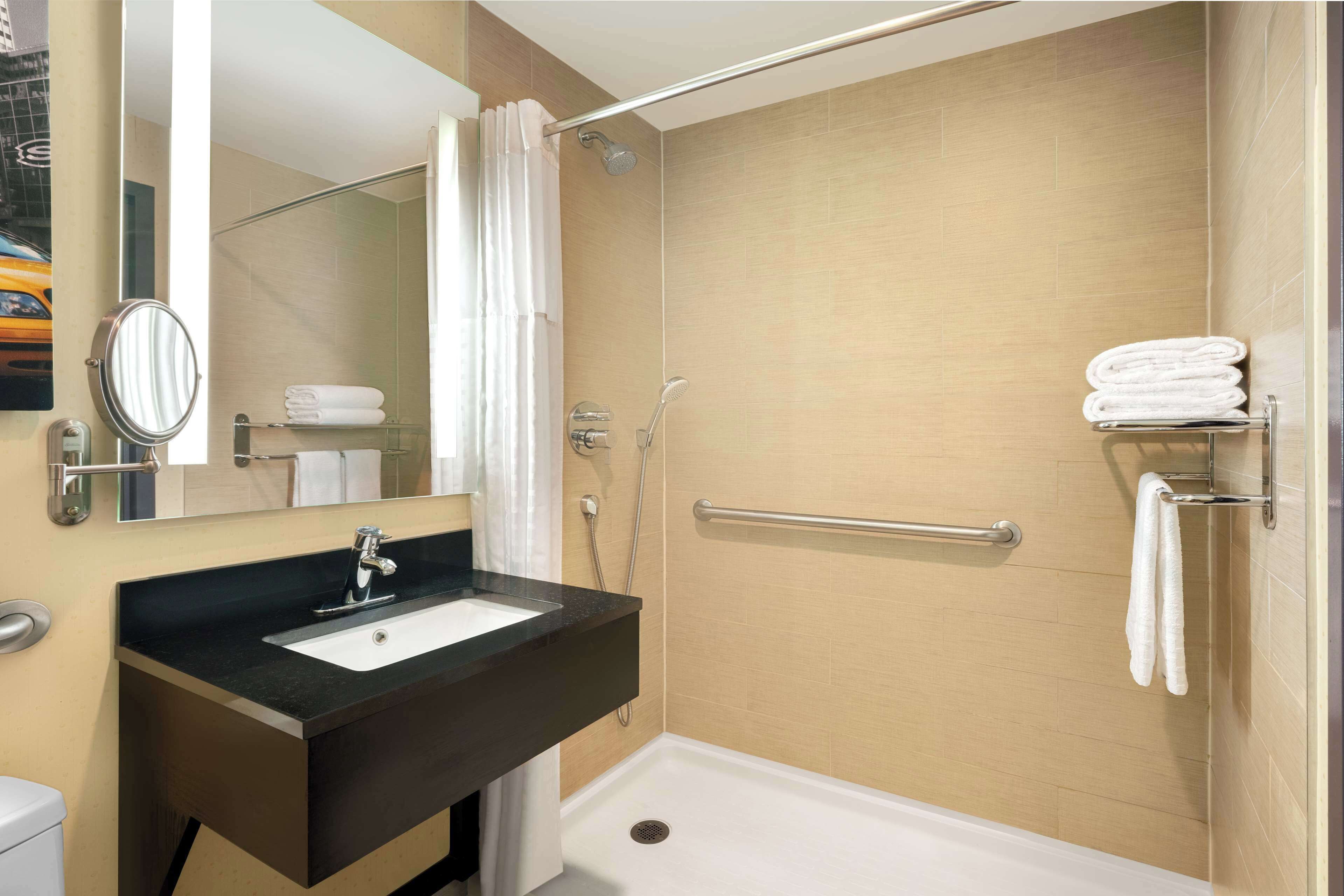 standard room, 1 queen bed, accessible, non smoking | bathroom | shower, free toiletries, hair dryer, towels