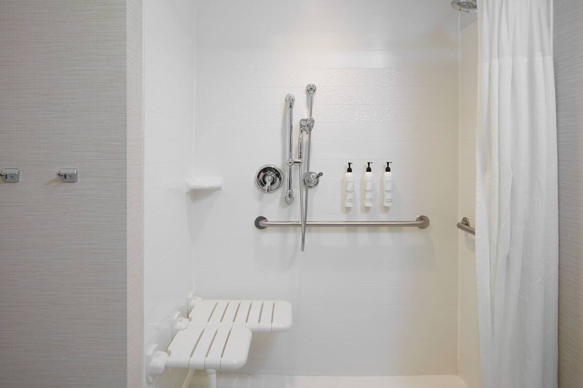 room, 1 king bed (mobility accessible, roll-in shower) | bathroom | free toiletries, hair dryer, towels, soap
