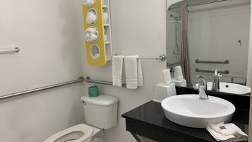 Combined shower/tub, towels, soap, toilet paper