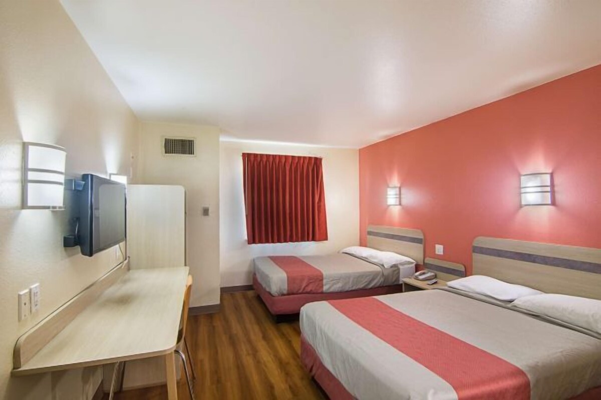 WiFi (free), bed sheets