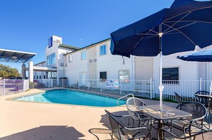 Outdoor pool - Motel 6 Terrell, TX (Terrell)