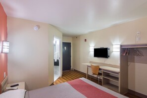 Rom – deluxe, 1 queensize-seng, tilgjengelighetstilpasset, ikke-røyk | Wi-fi (inkludert) og sengetøy
