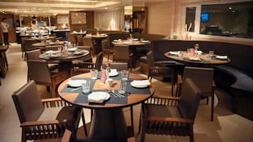 Se sirven desayunos, almuerzos y cenas; cocina internacional