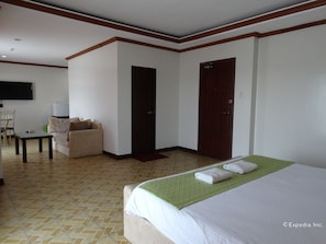 Royal Suite, 1 King Bed | Desk - Ecoland Suites & Inn (Davao)