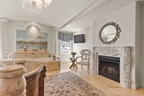 Egyptian cotton sheets, premium bedding, individually decorated - Summer Creek Inn (Rapid City)