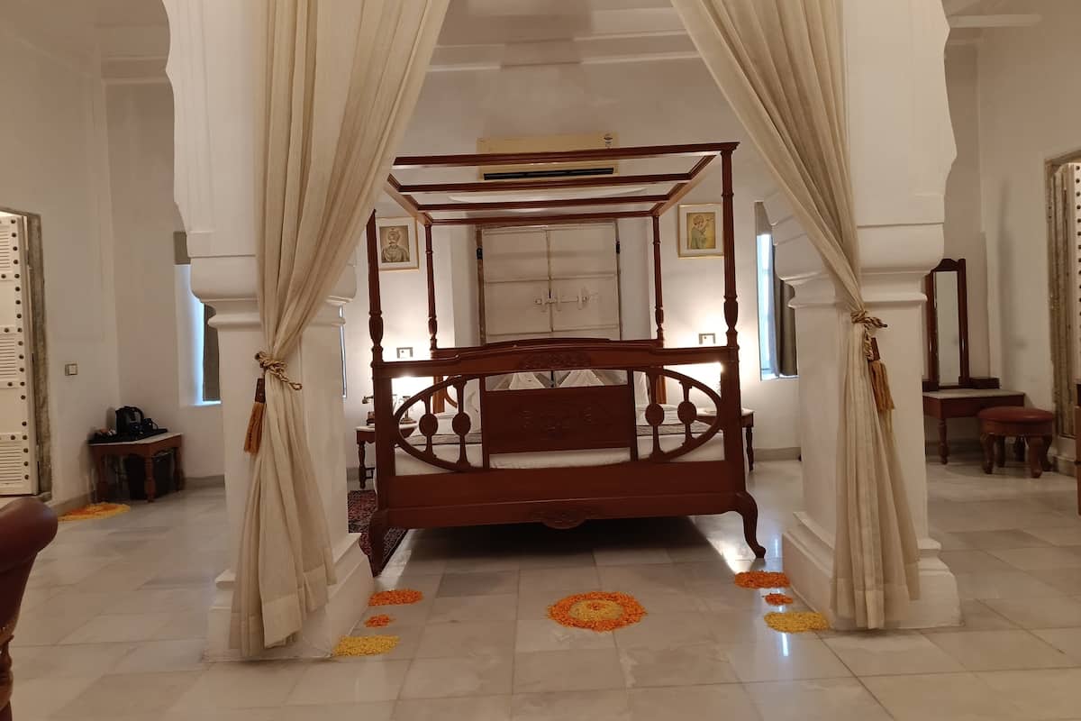 Royal suite | Down duvets, minibar, in-room safe, desk