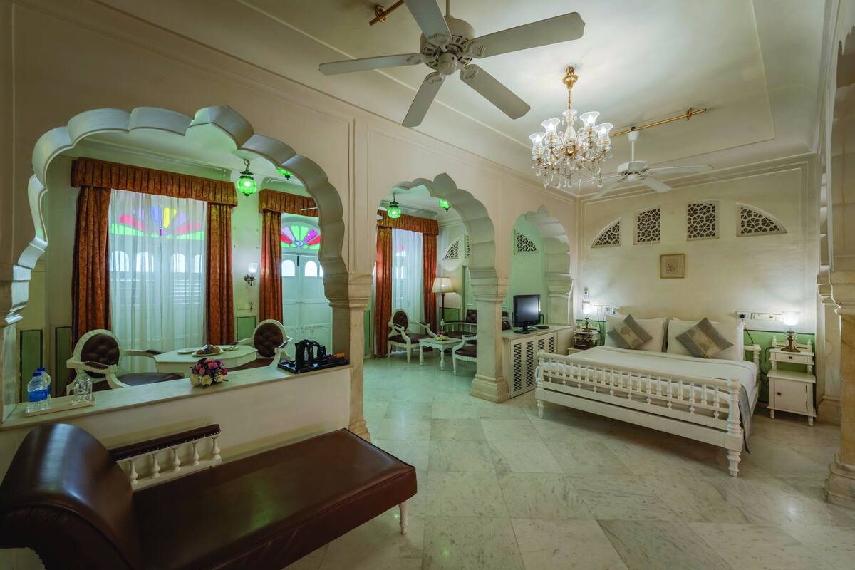 Maharani Suite | Down duvets, minibar, in-room safe, desk
