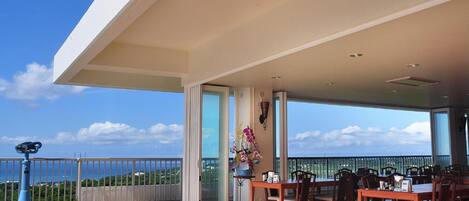 Breakfast, lunch and dinner served