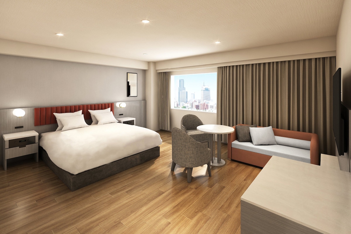 Premium kamer, 1 kingsize bed (Living Area Single Sofa Bed) | Luxe beddengoed, een kluis op de kamer, geluiddichte muren