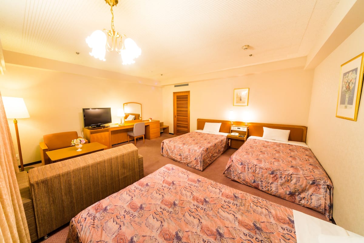1 bedroom, premium bedding, in-room safe, desk