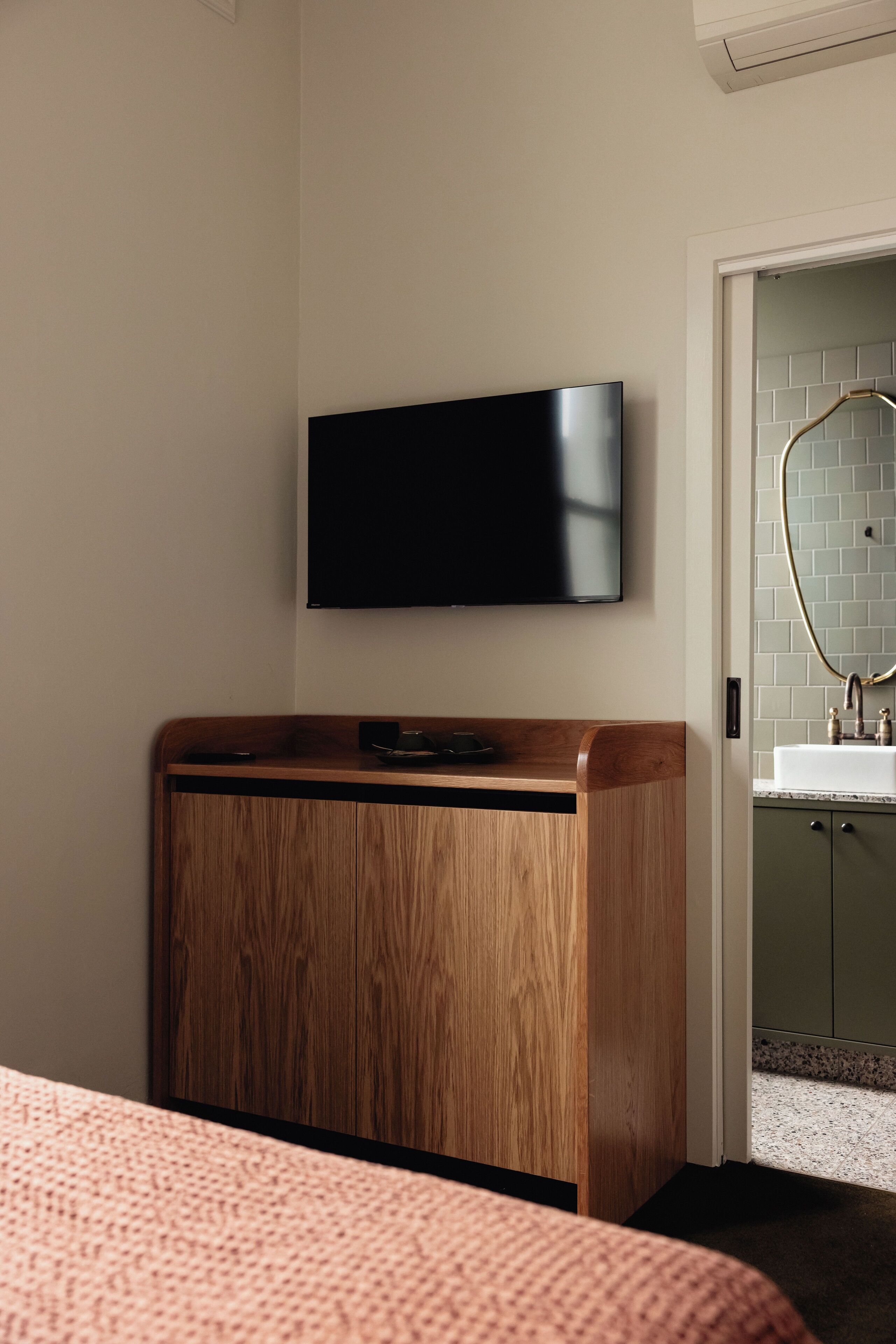 standard double room | desk, iron/ironing board, free wifi