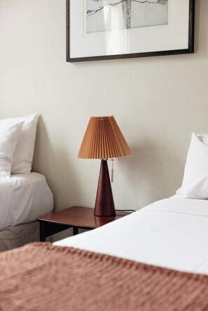 Standard Twin Room | Desk, iron/ironing board, free WiFi - Naughtons Hotel (Parkville)