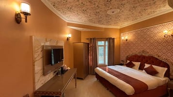 Caja de seguridad en la habitación y escritorio