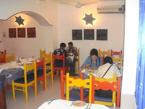 Bữa sáng kiểu Âu hàng ngày (250 INR/mỗi người)