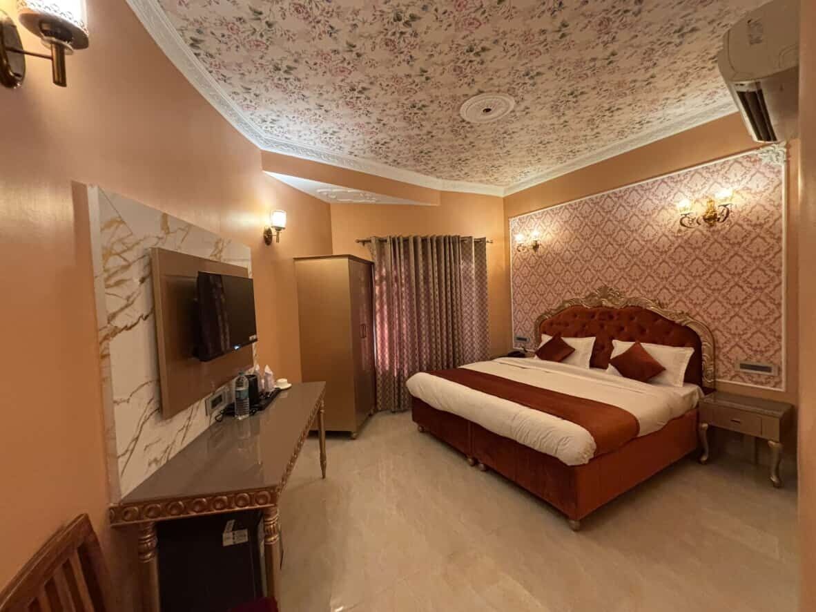 Superior Suite | In-room safe, desk, laptop workspace, soundproofing