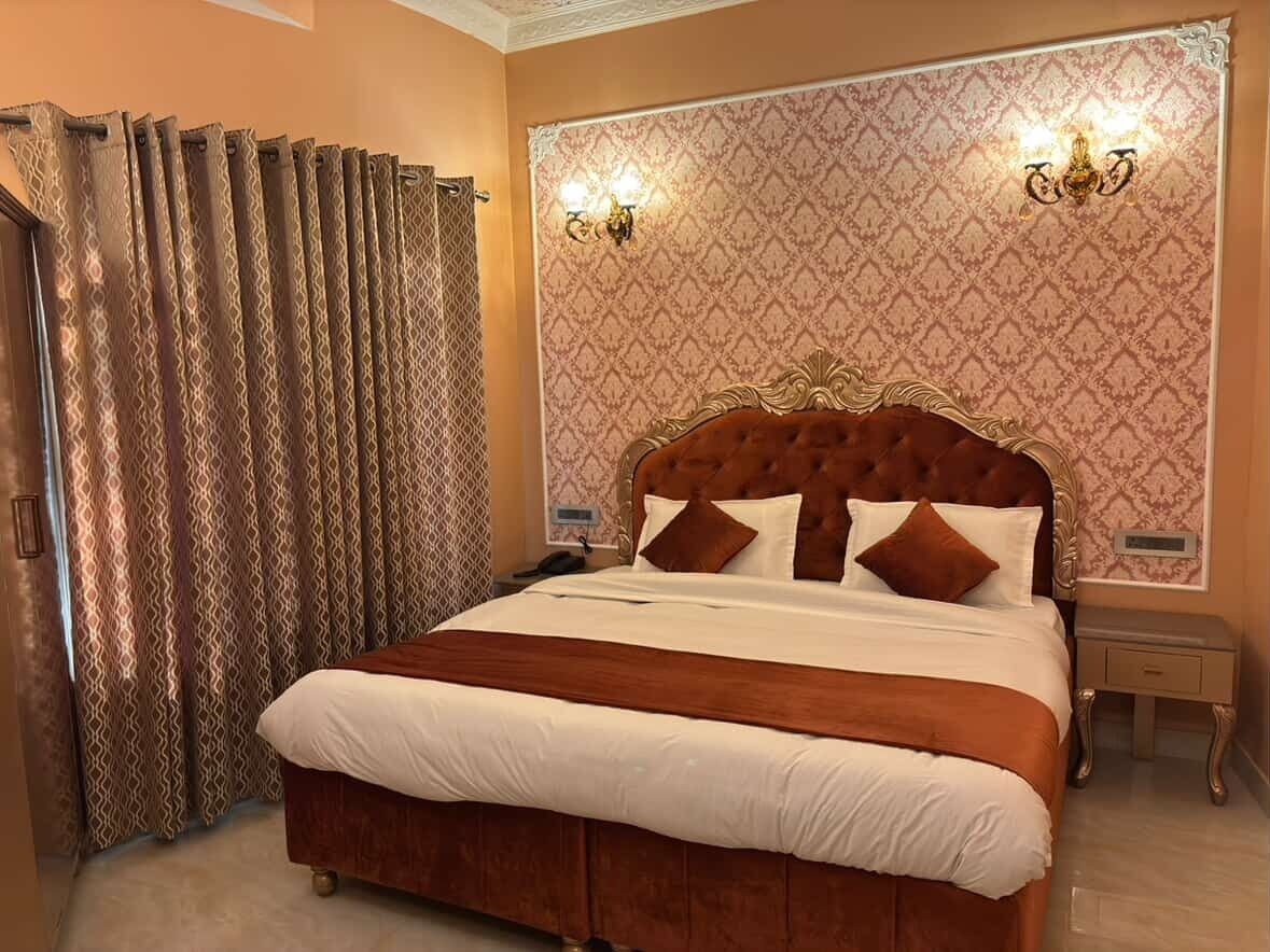 Deluxe Double Room | In-room safe, desk, laptop workspace, soundproofing