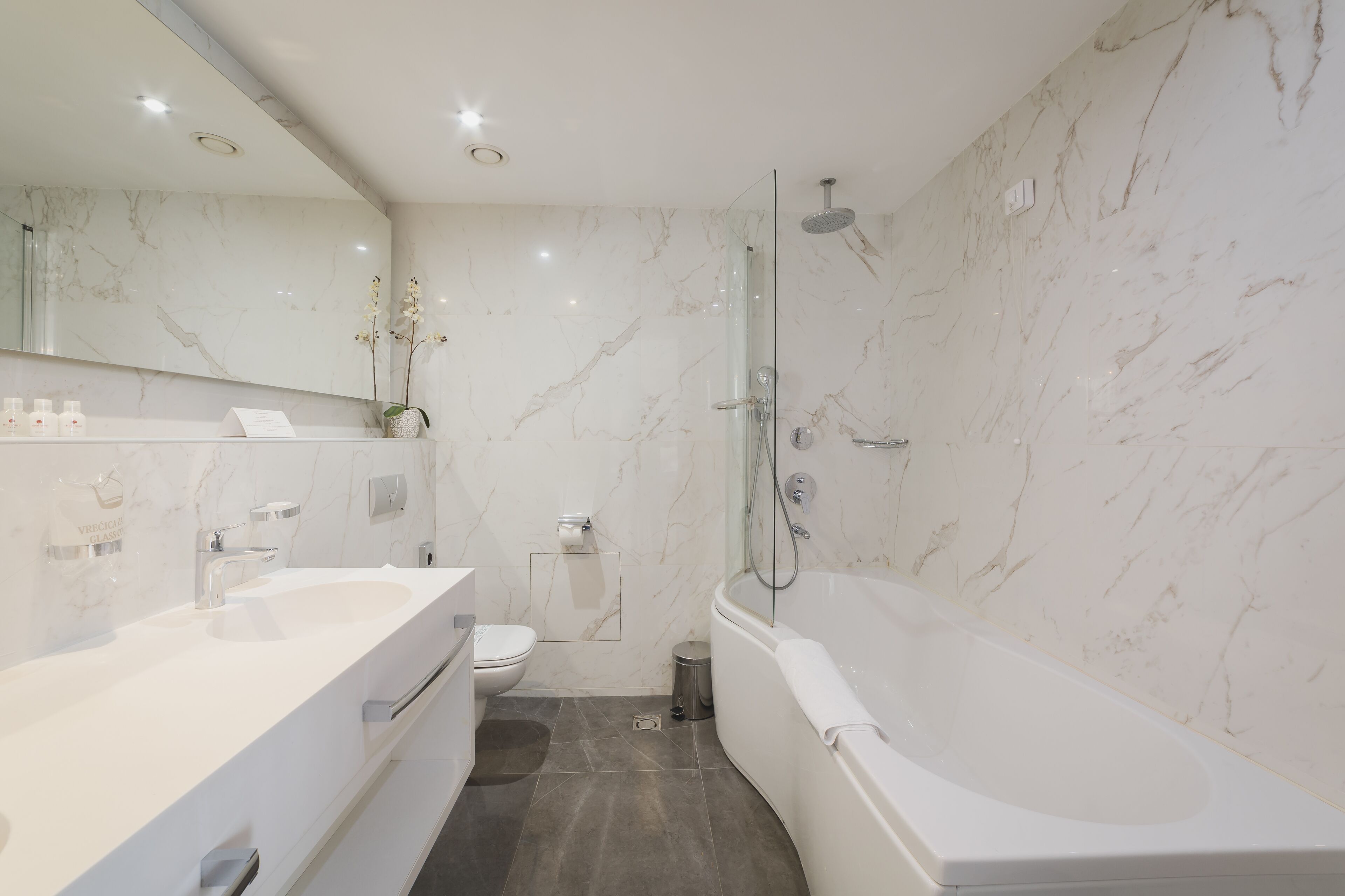 shower, rainfall showerhead, free toiletries, hair dryer