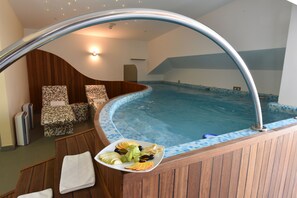 Bañera de hidromasaje interior