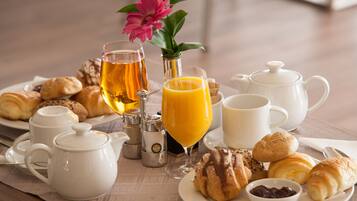 Sudah termasuk sarapan prasmanan setiap hari