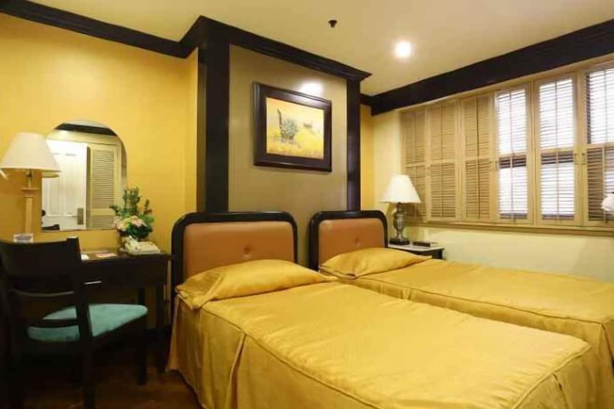 Safe på rommet, skrivebord, wi-fi (mot et tillegg) og sengetøy