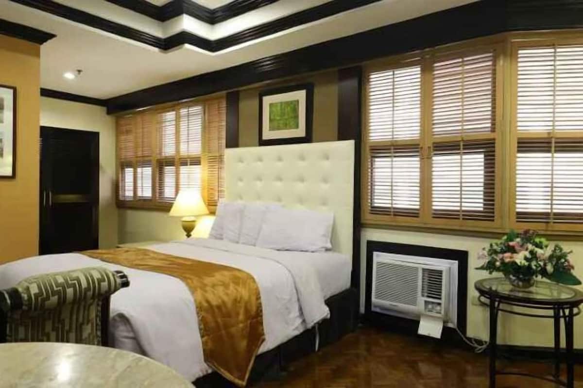 Safe på rommet, skrivebord, wi-fi (mot et tillegg) og sengetøy