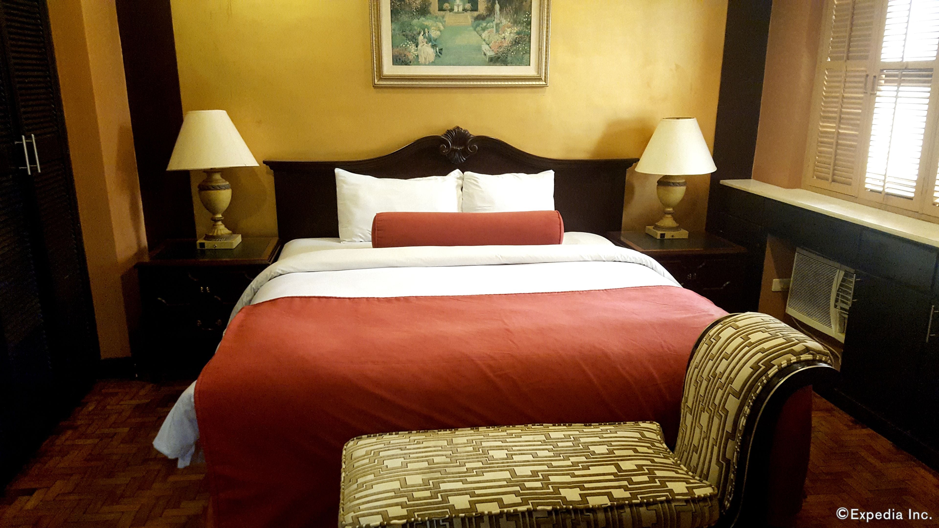 Two Bedroom Suite | In-room safe, desk, WiFi, bed sheets