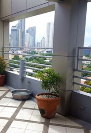 Exterior - Lourdes Family Suites Makati powered by Cocotel (Makati)