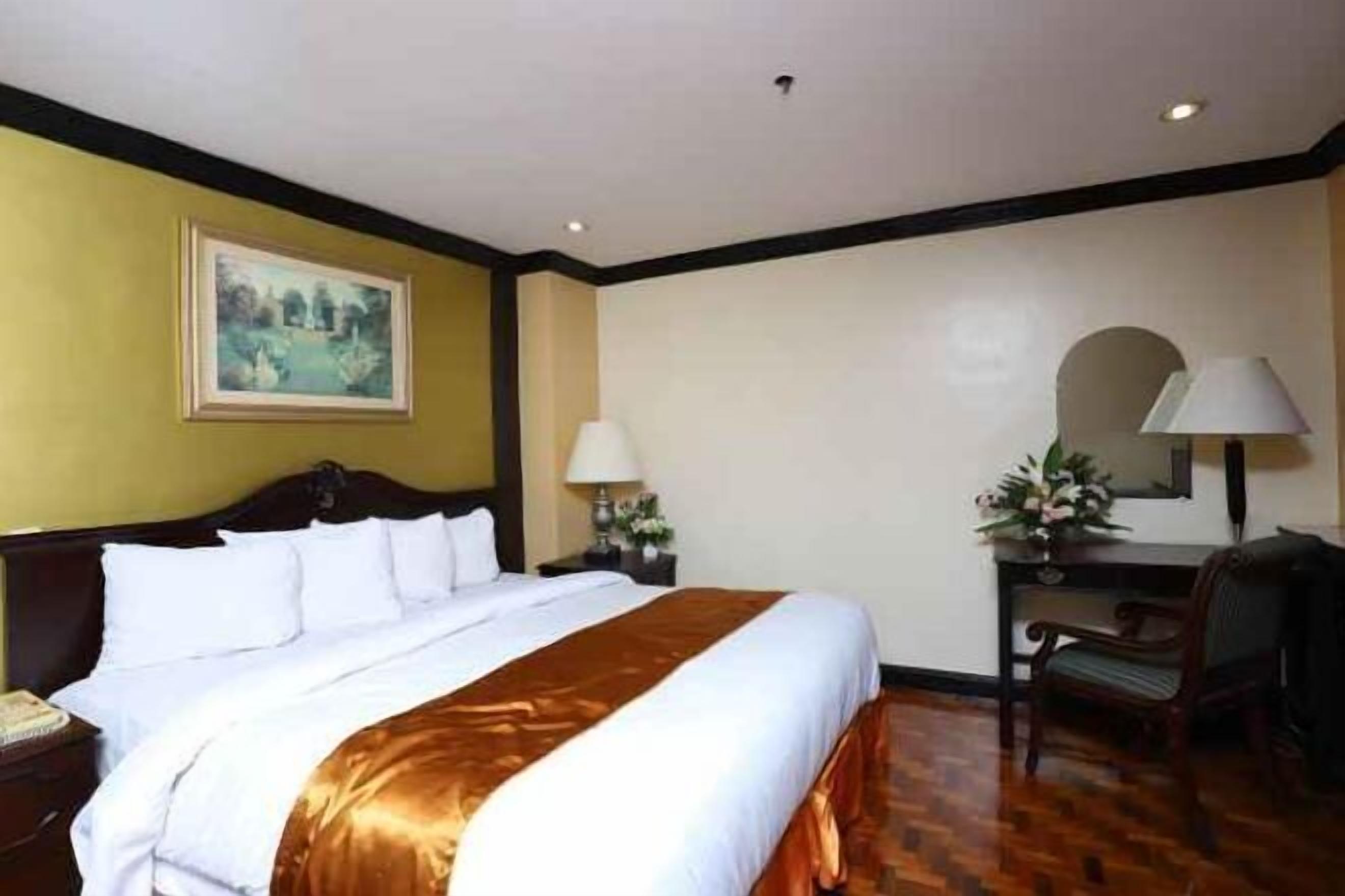 Safe på rommet, skrivebord, wi-fi (mot et tillegg) og sengetøy